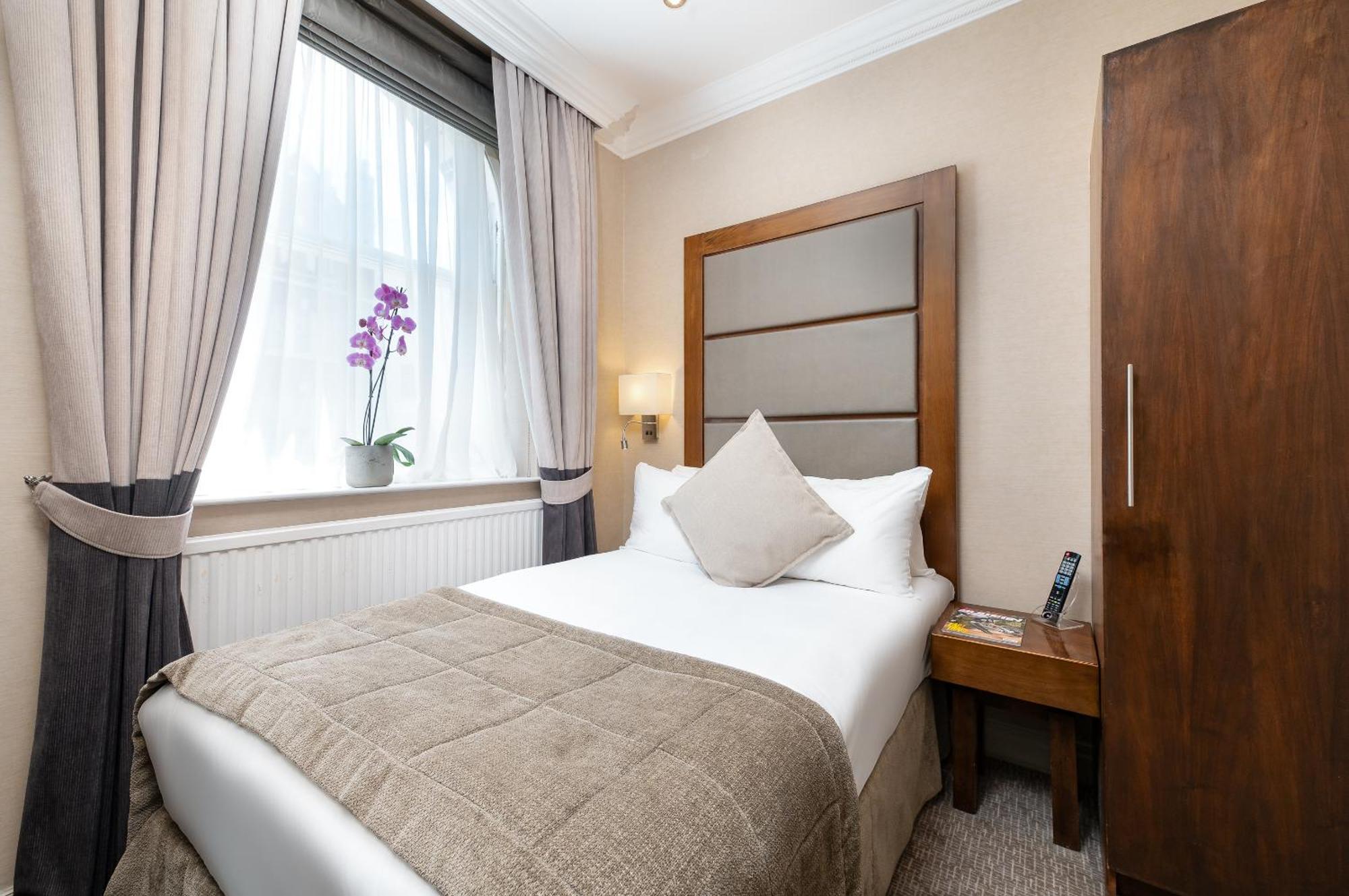 Gem Langham Court 4* London