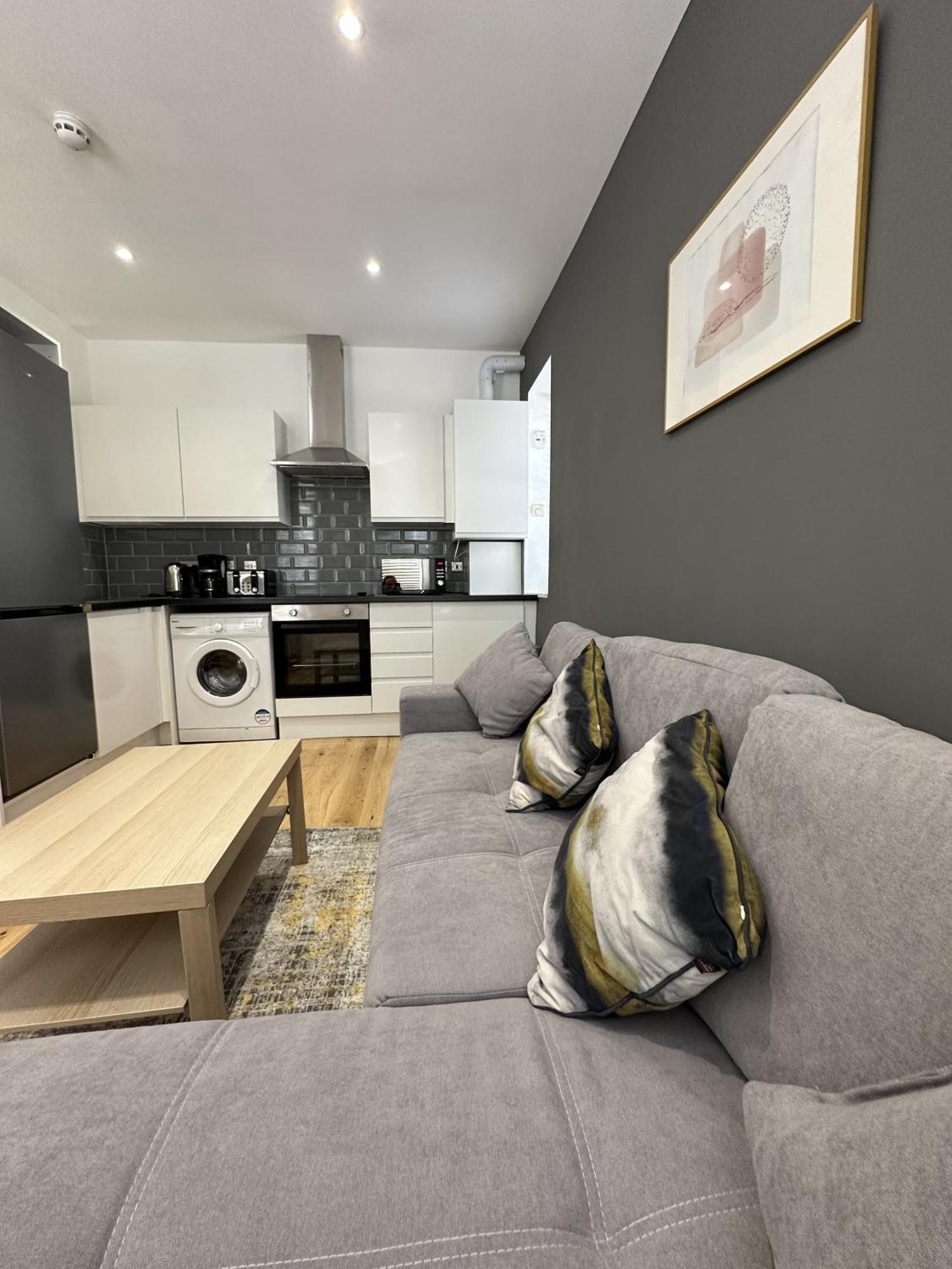 Apartment Maple Street *