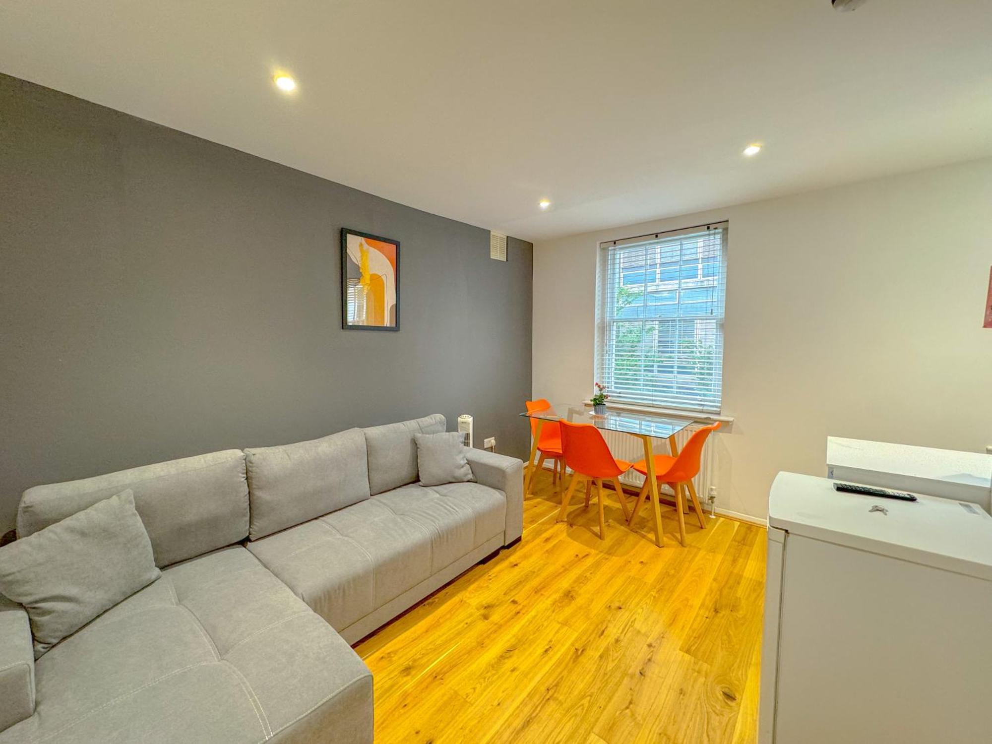 Maple Street Apartment *