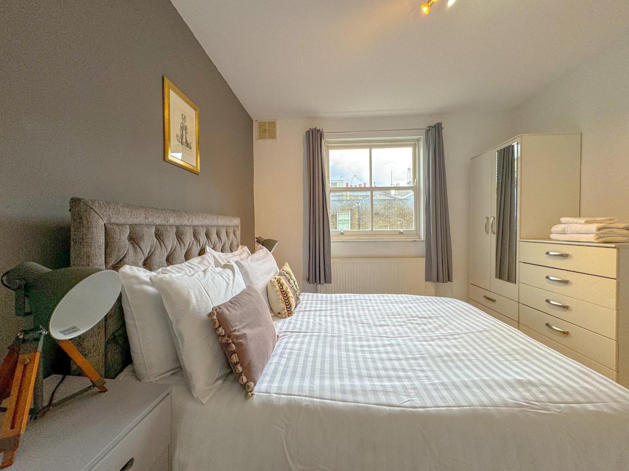 Maple Street Apartment *
