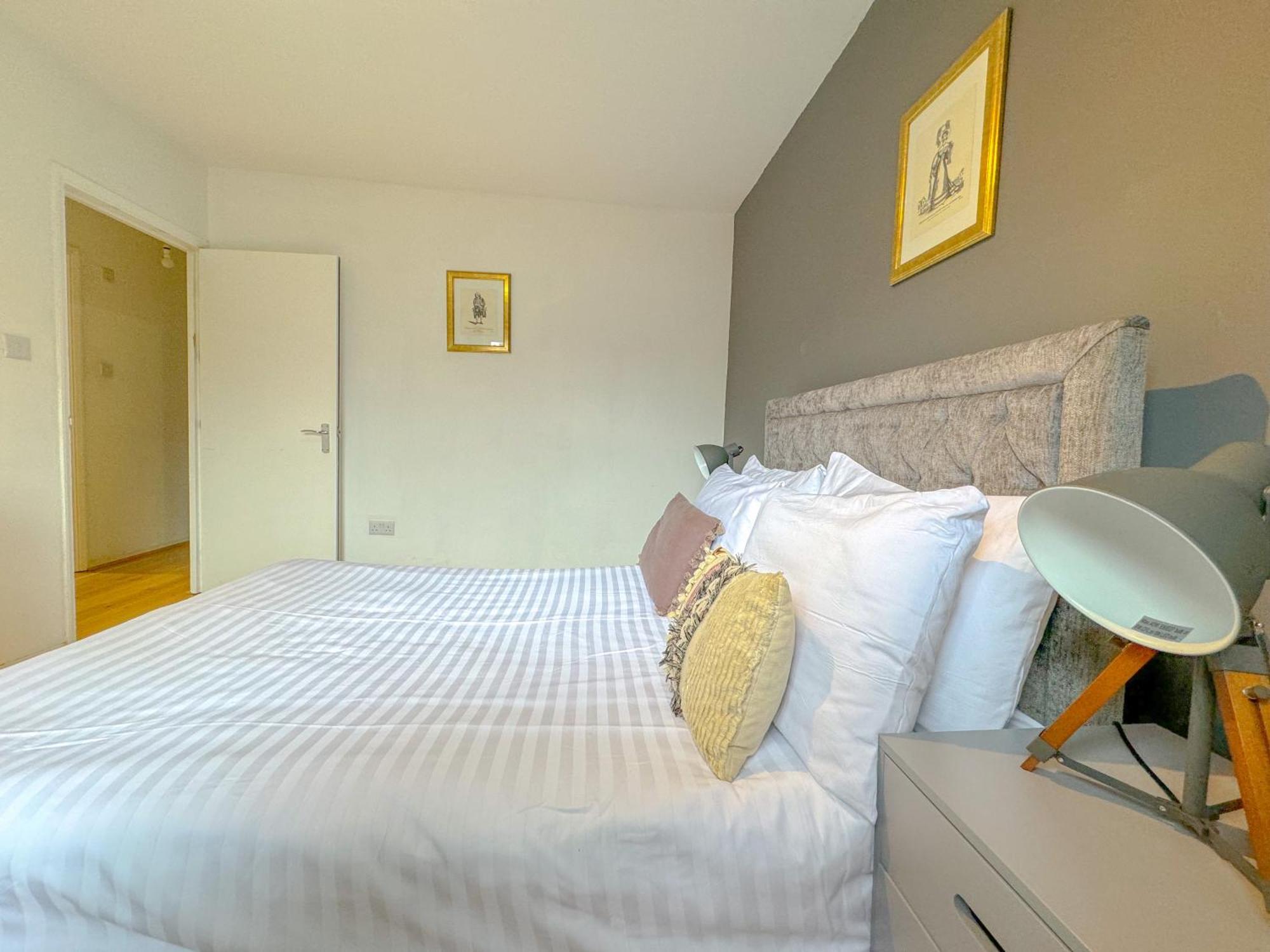 Maple Street Apartment *