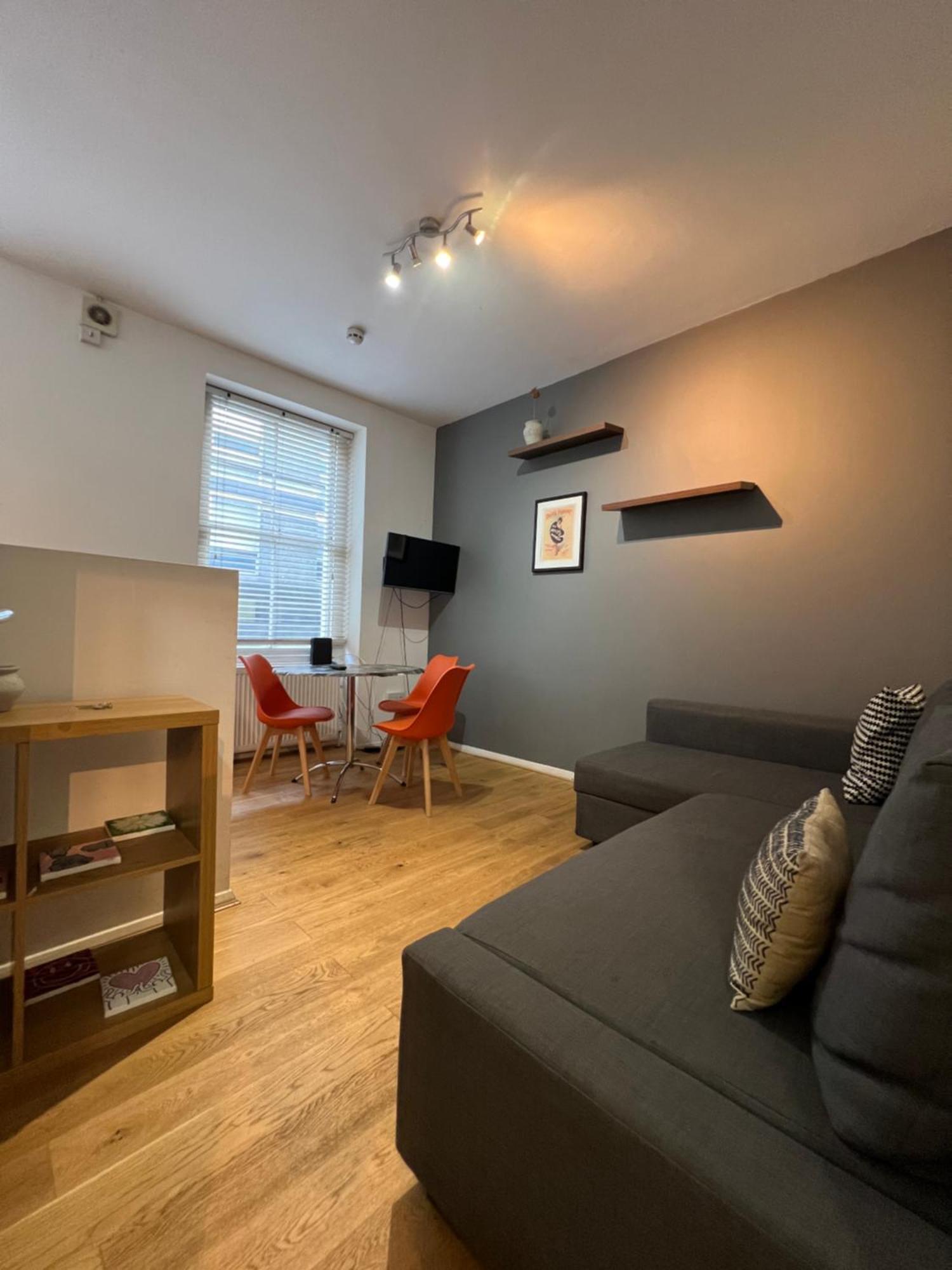 Maple Street Apartment *