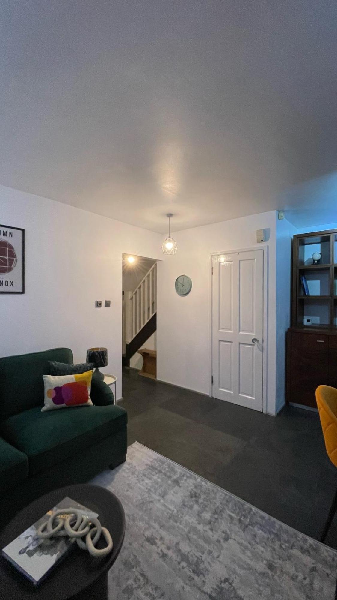 Stepney Gated Area With Parking & Garden Appartamento