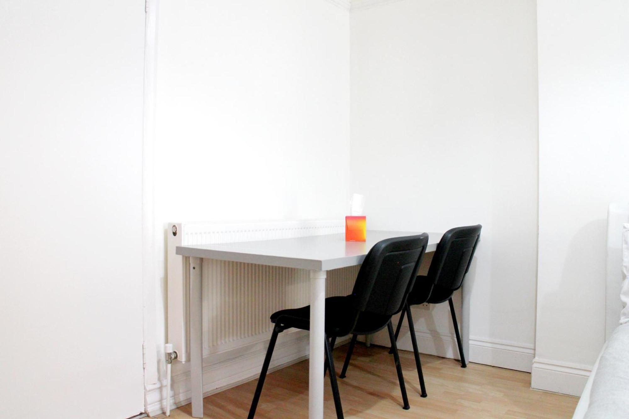 Lägenhet Large Garden Flat On Golders Road London