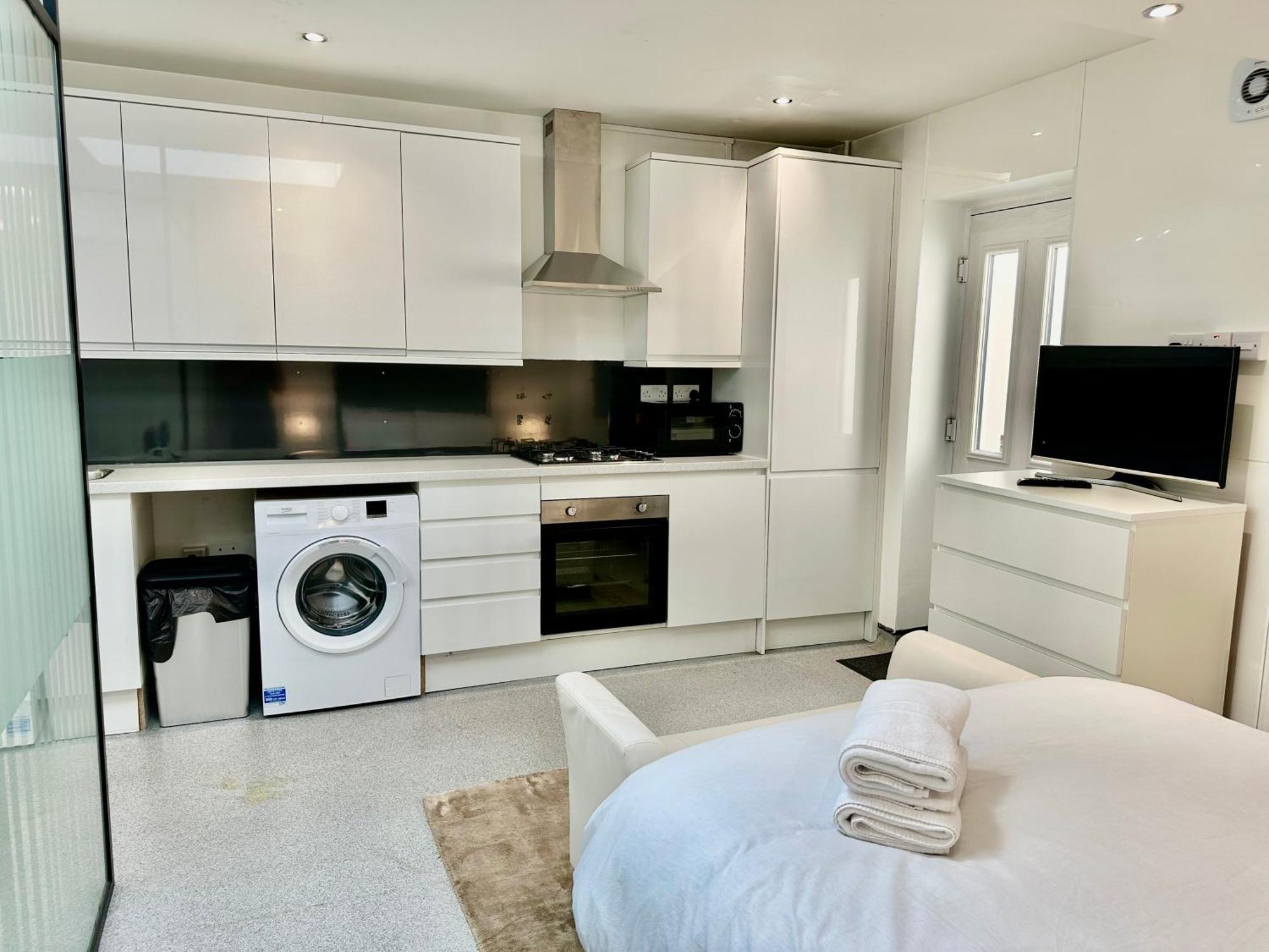Apartment Westferry Two London