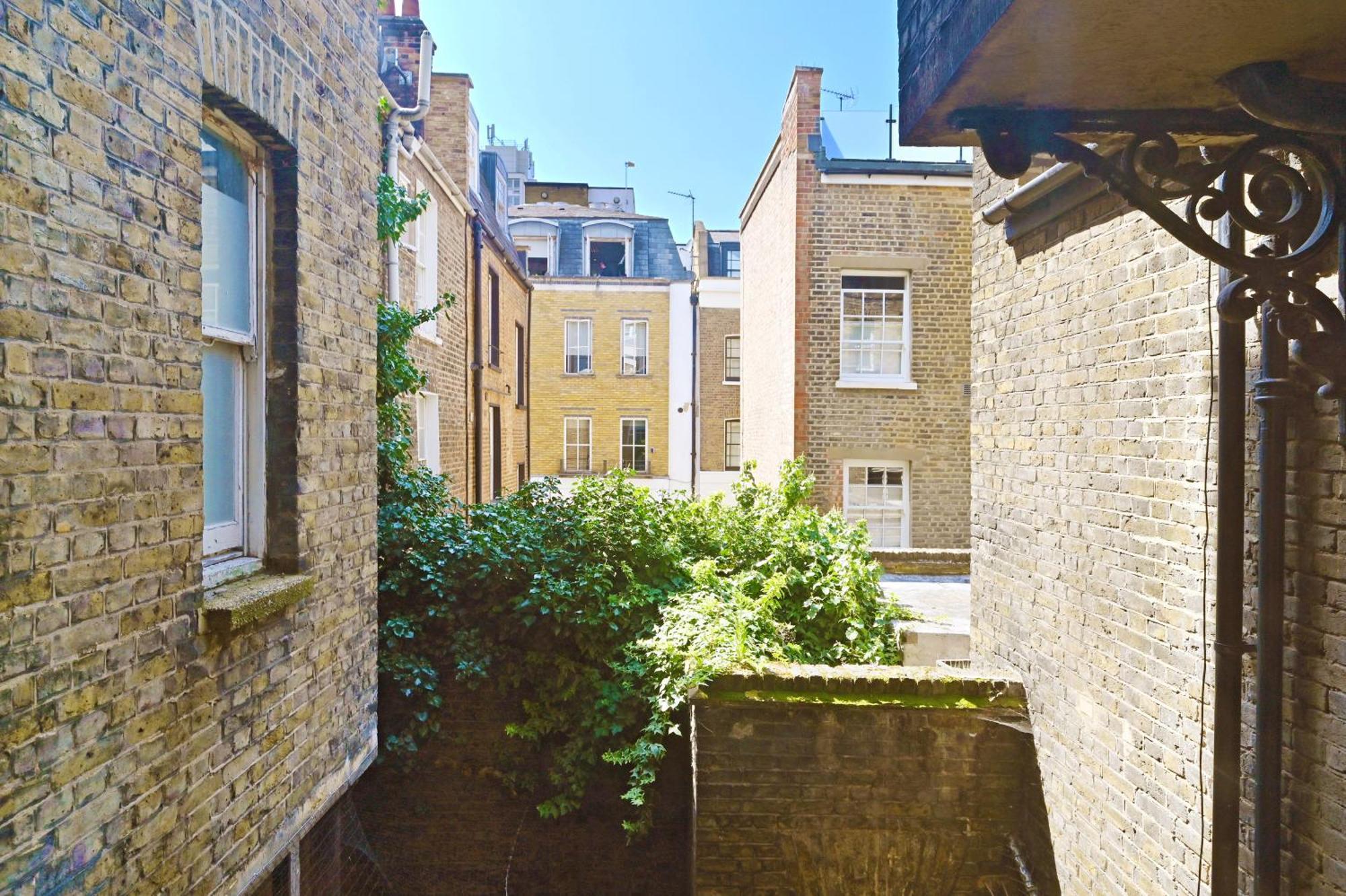 Charming West End In Peaceful Fitzrovia Apartment *