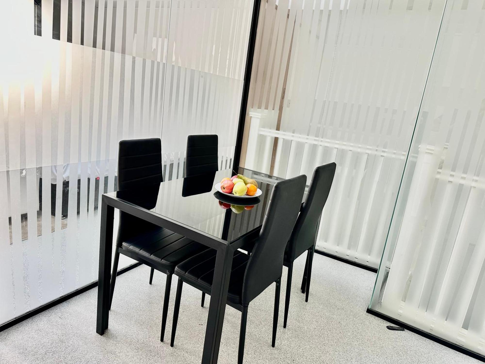Apartment Westferry Two London
