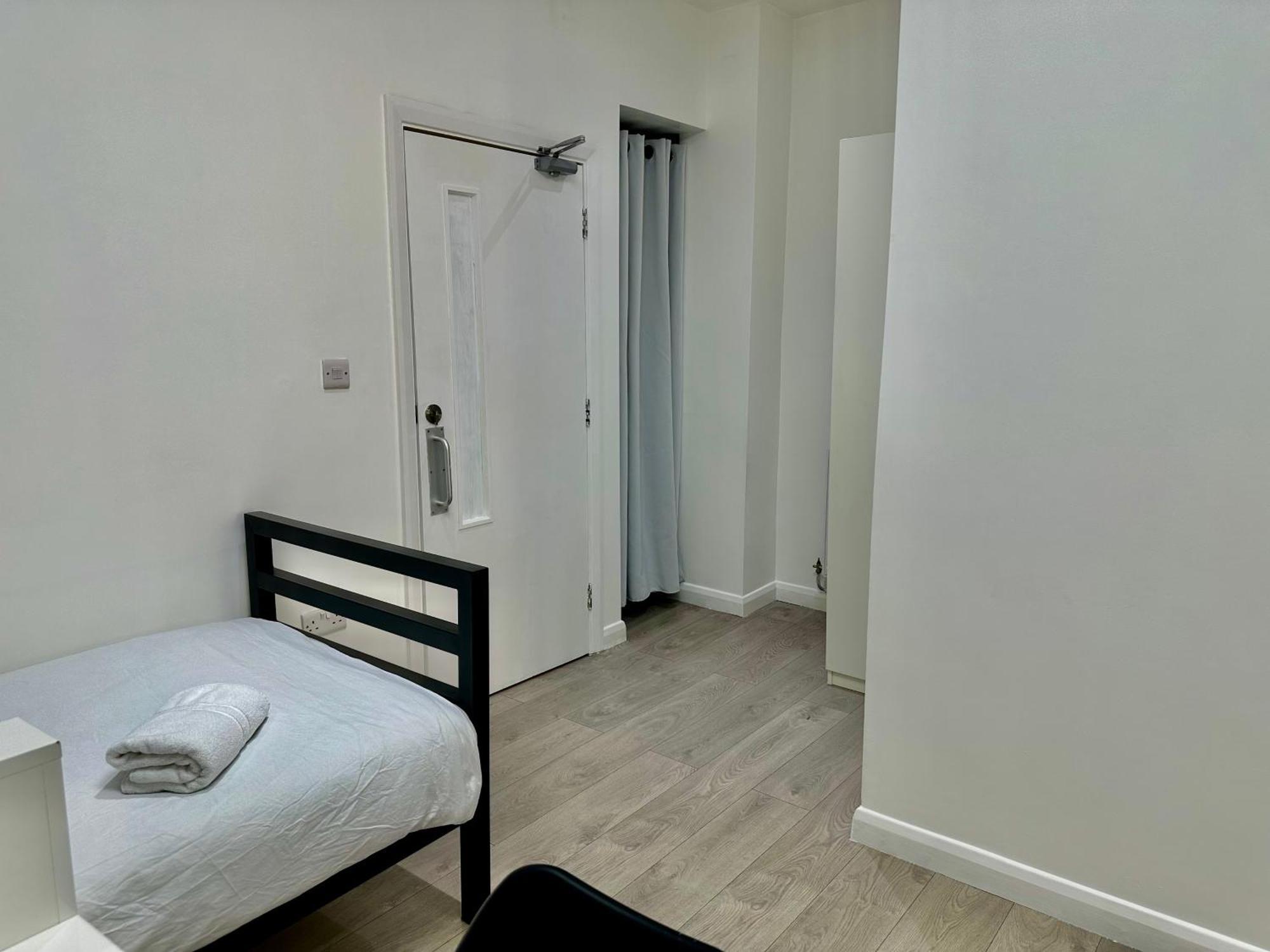 Westferry Two Apartment