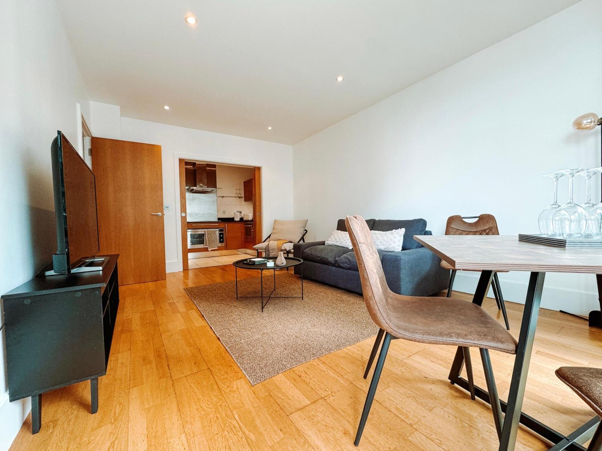 Lejlighed Two Bedroom Luxury Waterfront In