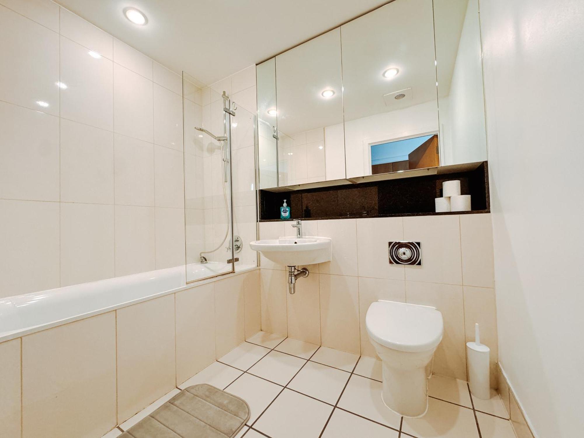 Two Bedroom Luxury Waterfront In Lejlighed *