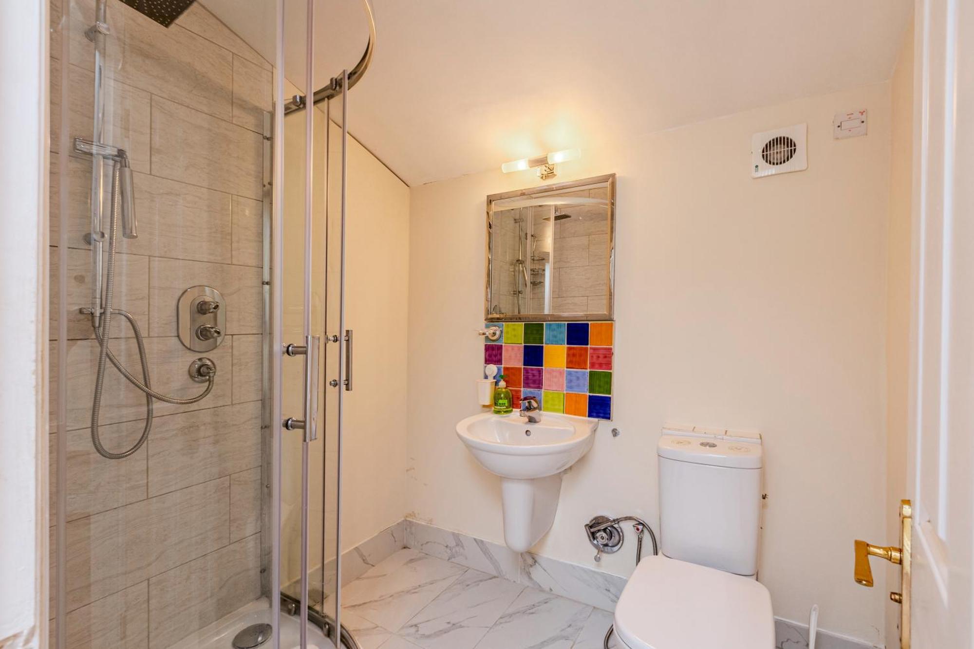 Immense 3br House, Garden Near Tooting Cmns, South Apartment *