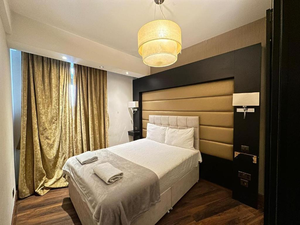 Two Bedroom Near Oxford Street Apartment