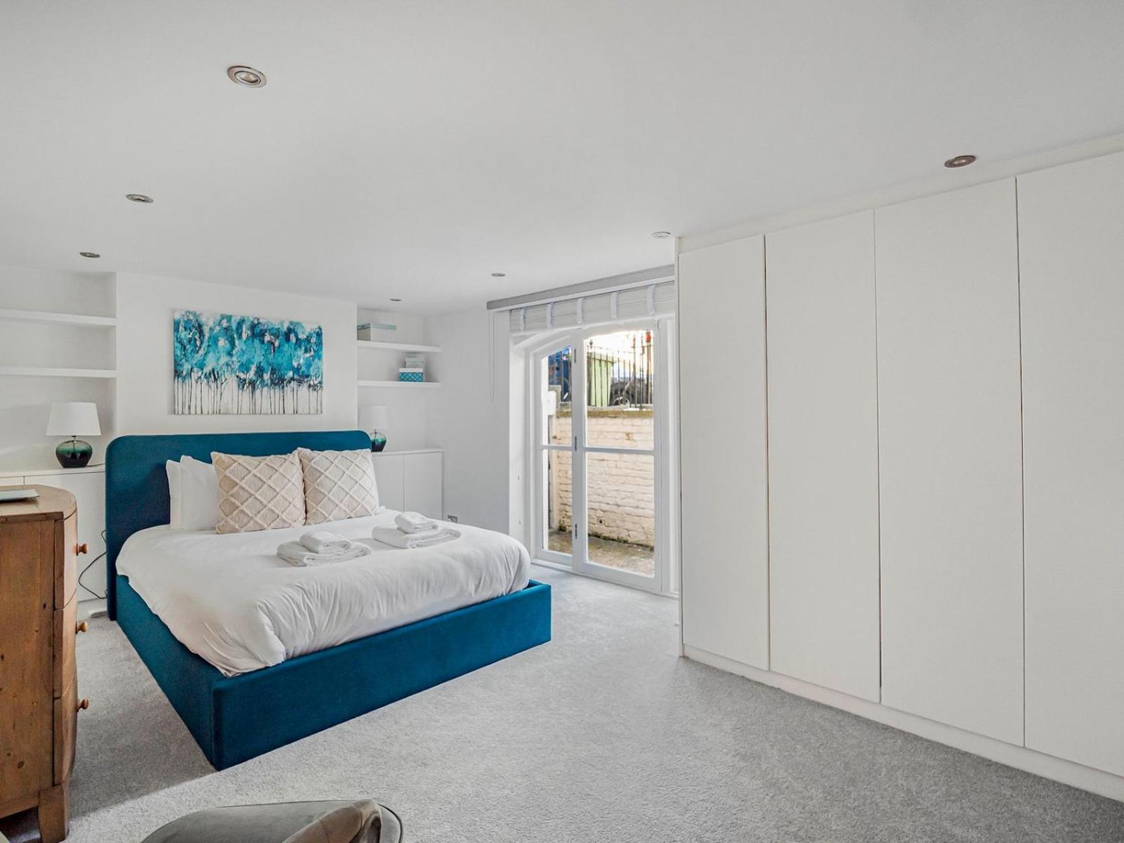 Stylish Maisonette Pass The Keys * London