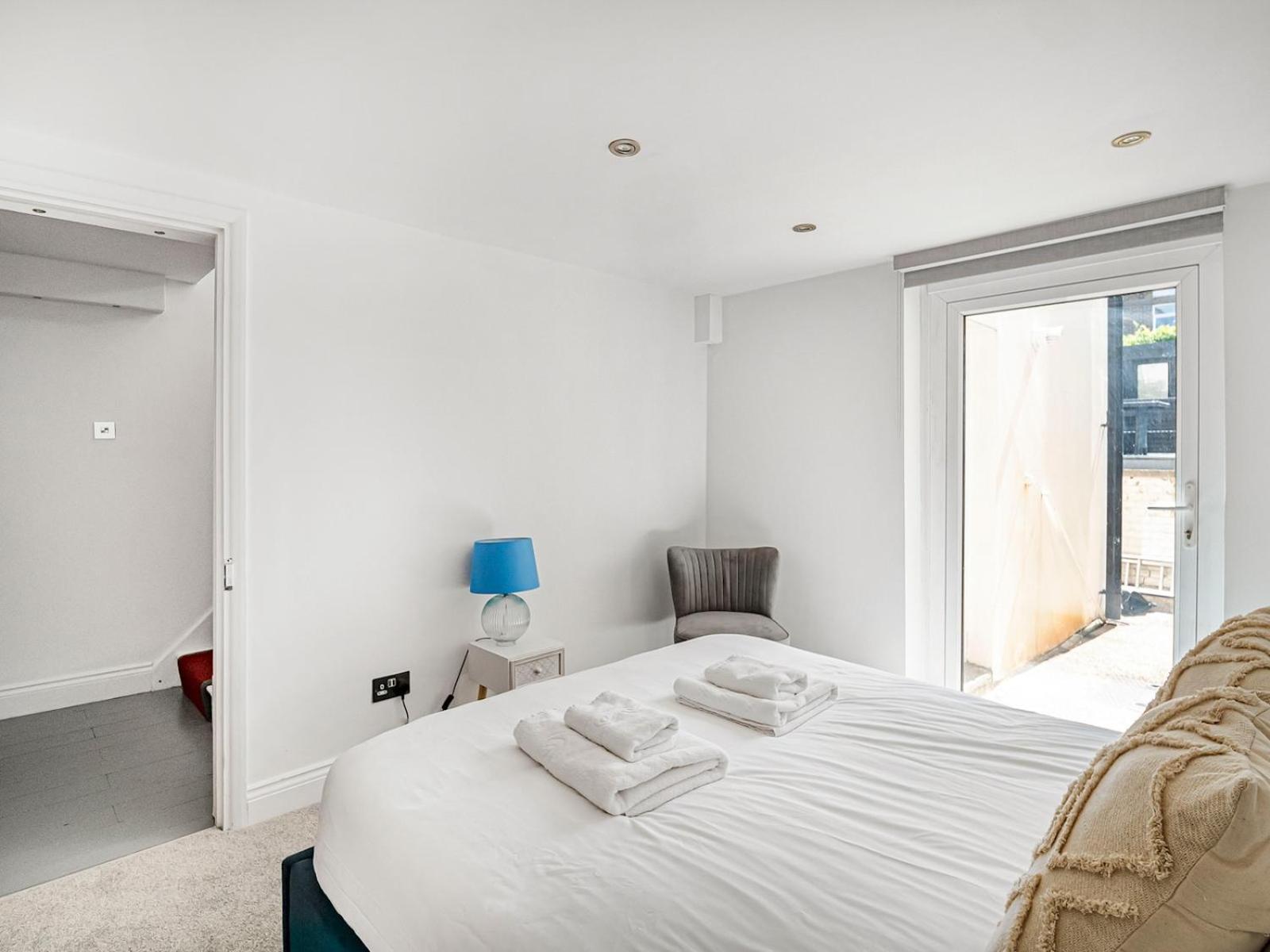 Holiday home Stylish Maisonette Pass The Keys London