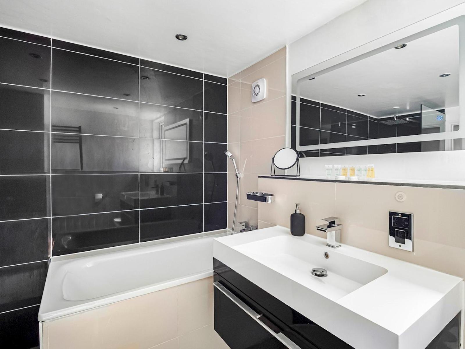 Stylish Maisonette Pass The Keys Holiday home *