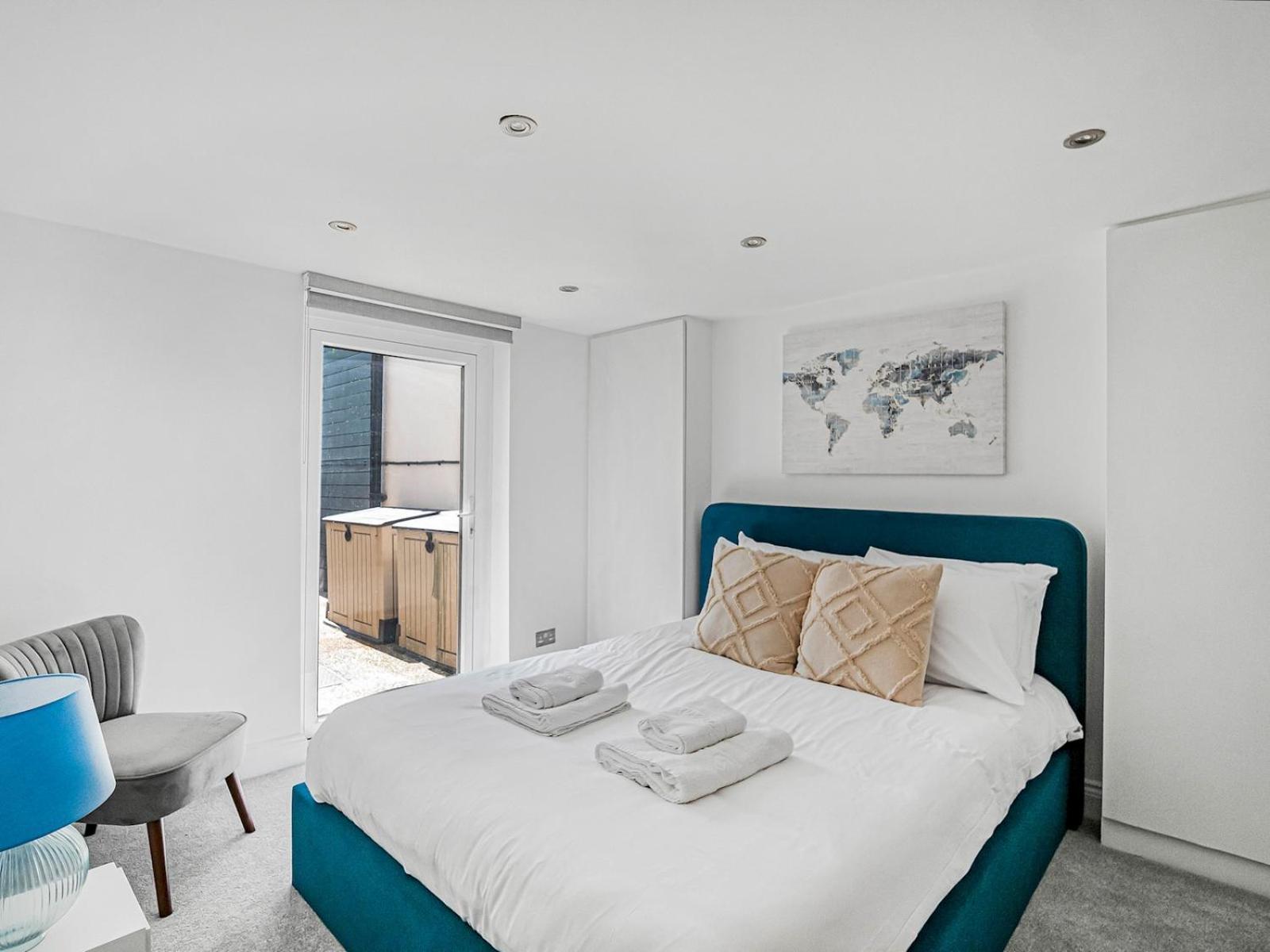 Stylish Maisonette Pass The Keys * London