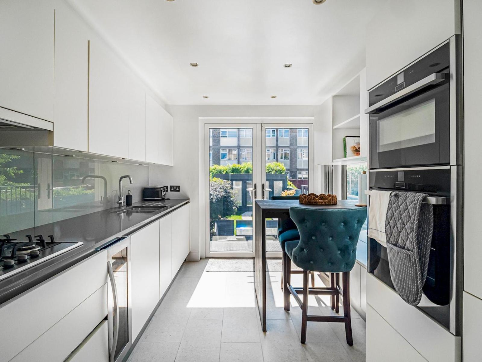 Holiday home Stylish Maisonette Pass The Keys London