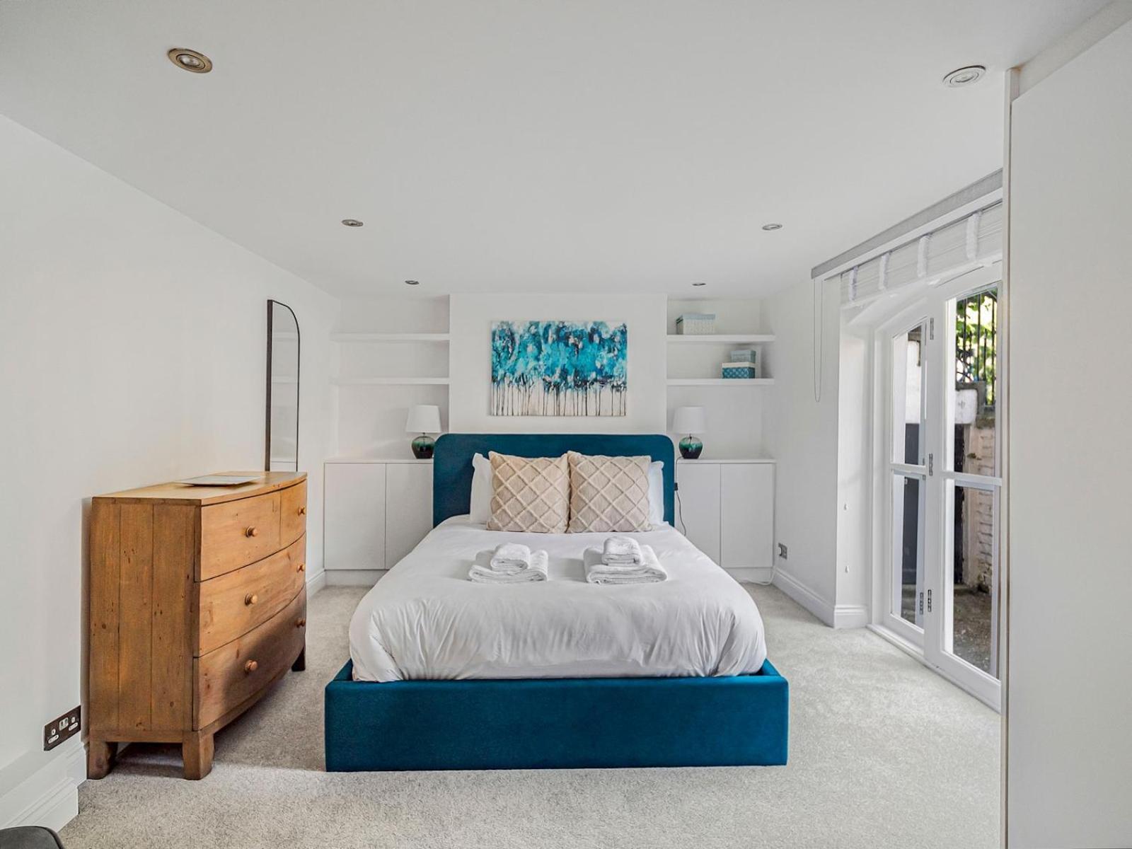 Stylish Maisonette Pass The Keys Holiday home *