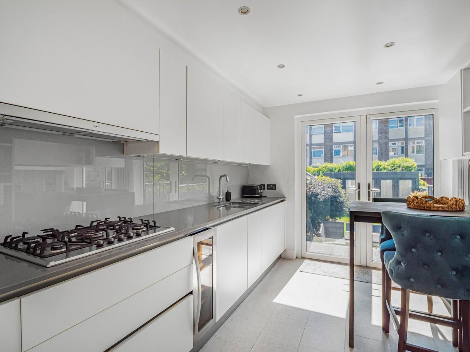 Holiday home Stylish Maisonette Pass The Keys London