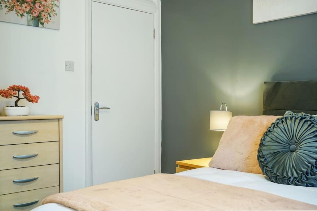 2 Bed Garden Flat Sleeps 6 Close To Brixton London