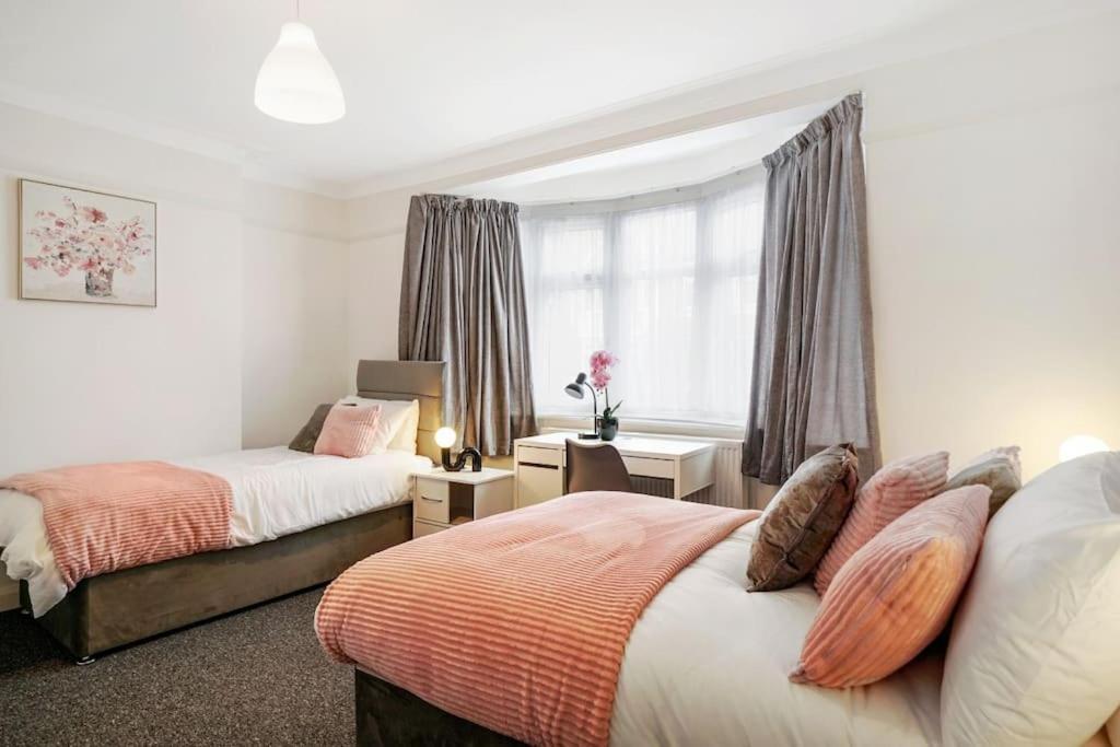 2 Bed Garden Flat Sleeps 6 Close To Brixton * London