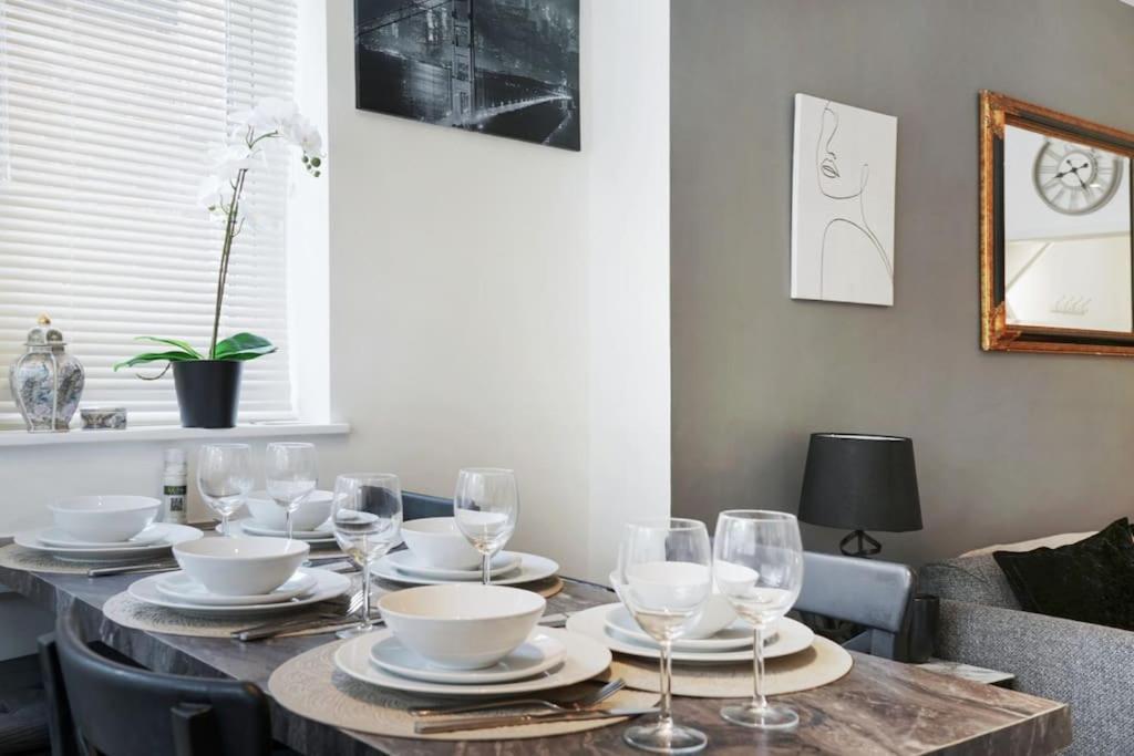 2 Bed Garden Flat Sleeps 6 Close To Brixton Apartment *