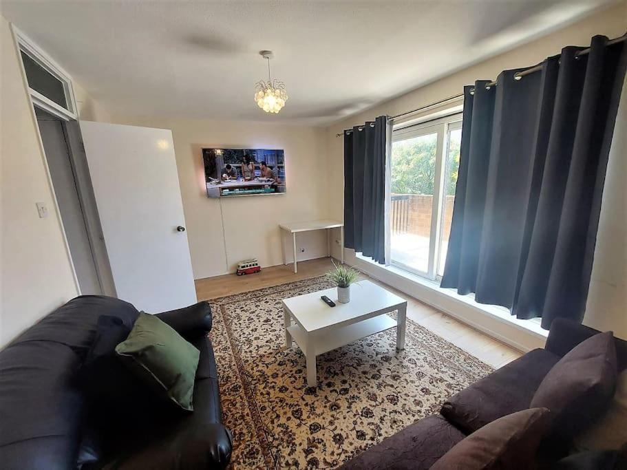 Vakantiehuis Zone 2, Spacious 3 Bedroom House Londen