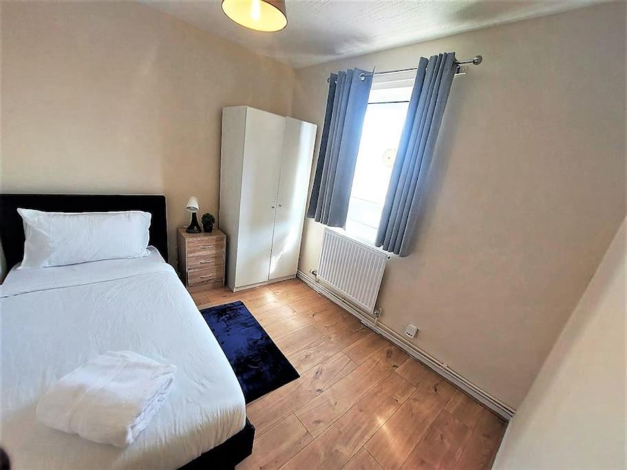 Zone 2, Spacious 3 Bedroom House *