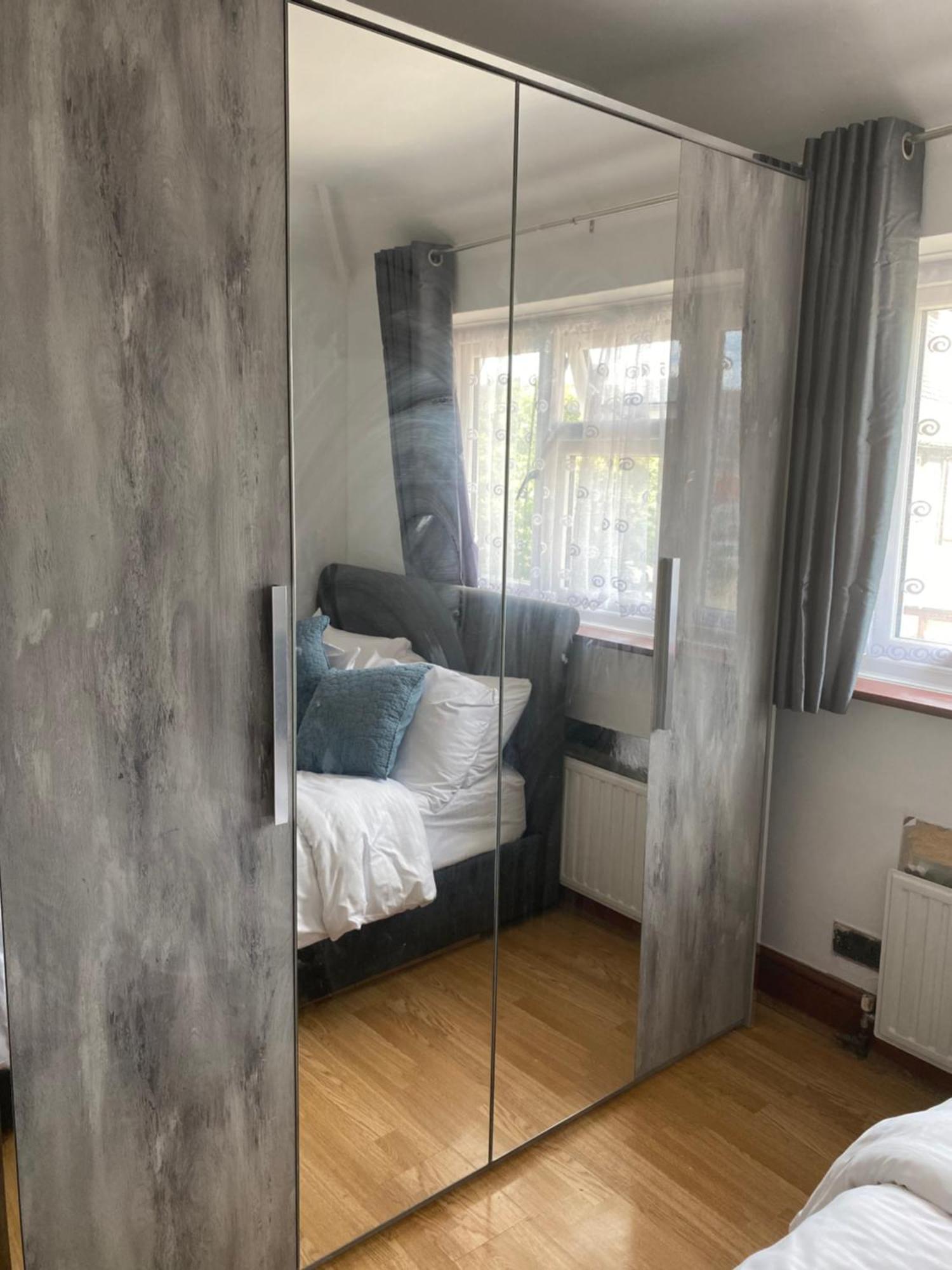35 Holborn Road E13 8ph * London