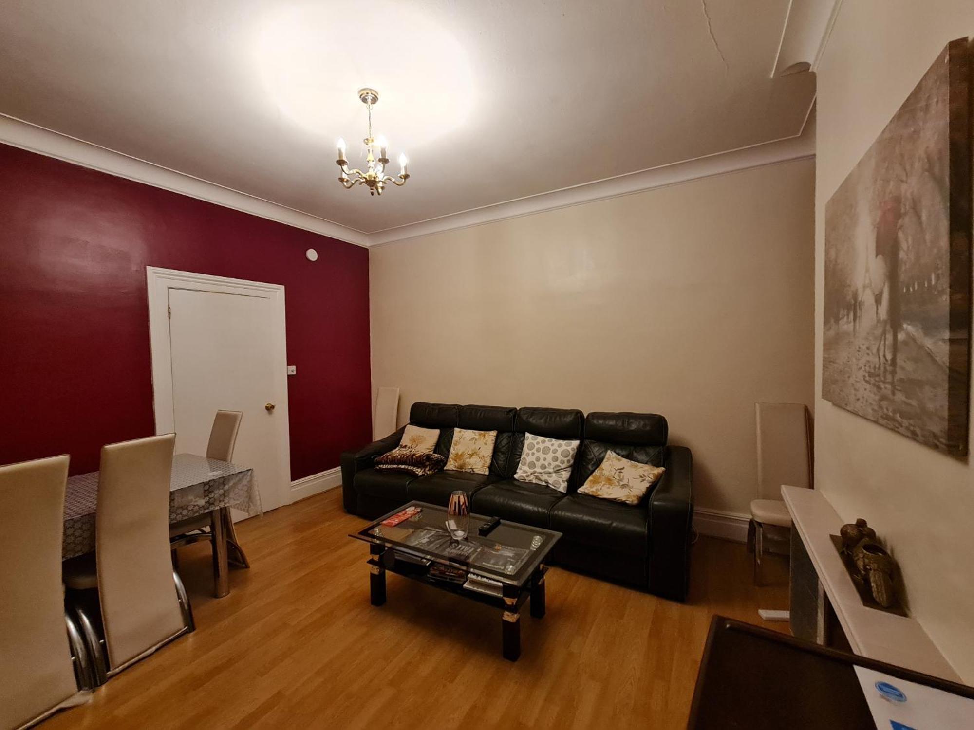 House-sleeps4-parking-garden Holiday home