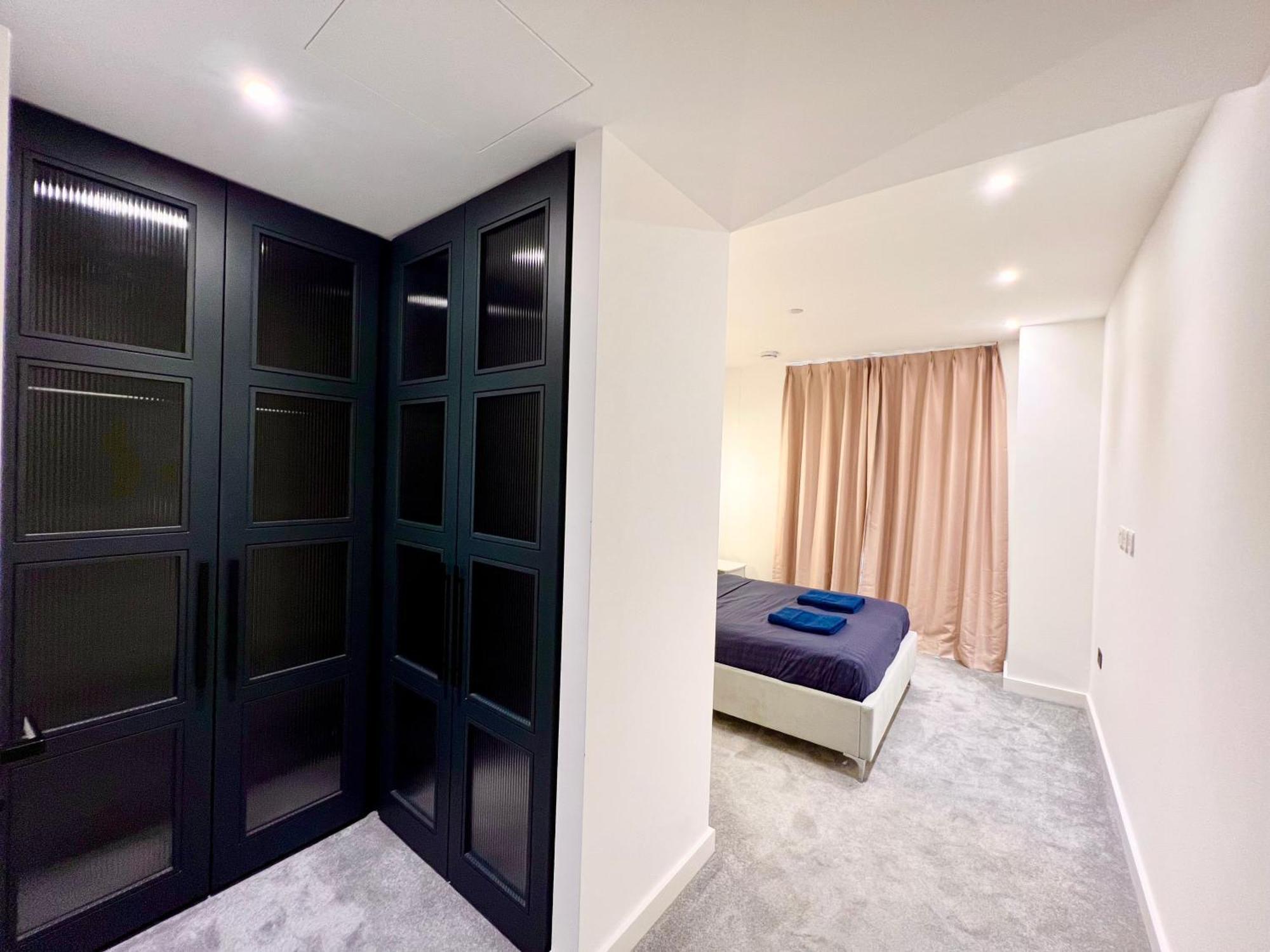 Tower Bridge Luxury Apartment