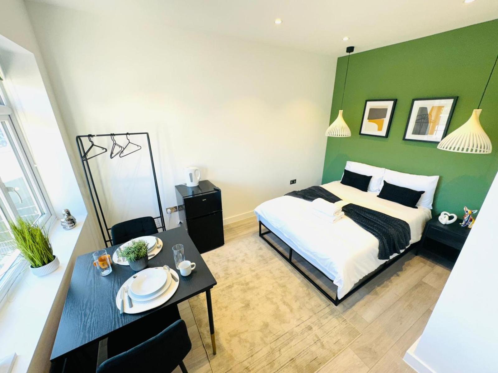 Gasthuis Center Next To Westfield Shopping & Attractions Londen