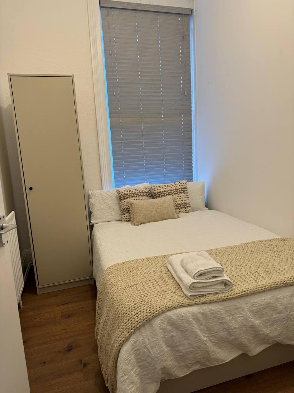Apartment Cheerful 3 Bedroom London