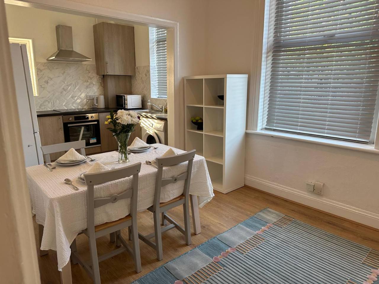 Apartment Cheerful 3 Bedroom *