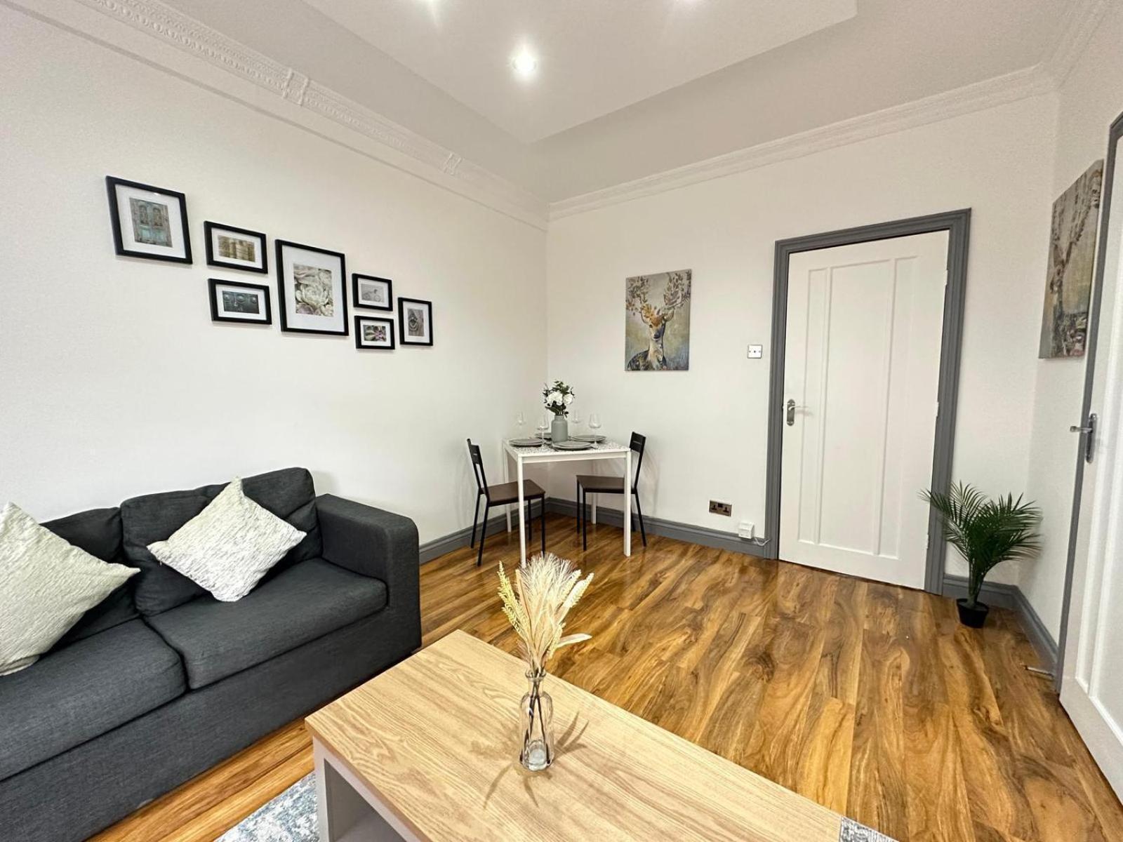 Stylish 1 Bedroom & Livingroom In Central Appartement Londen