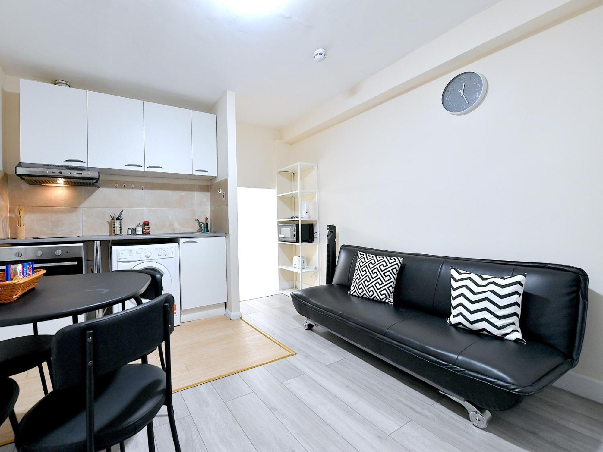 In Tottenham Apartment *
