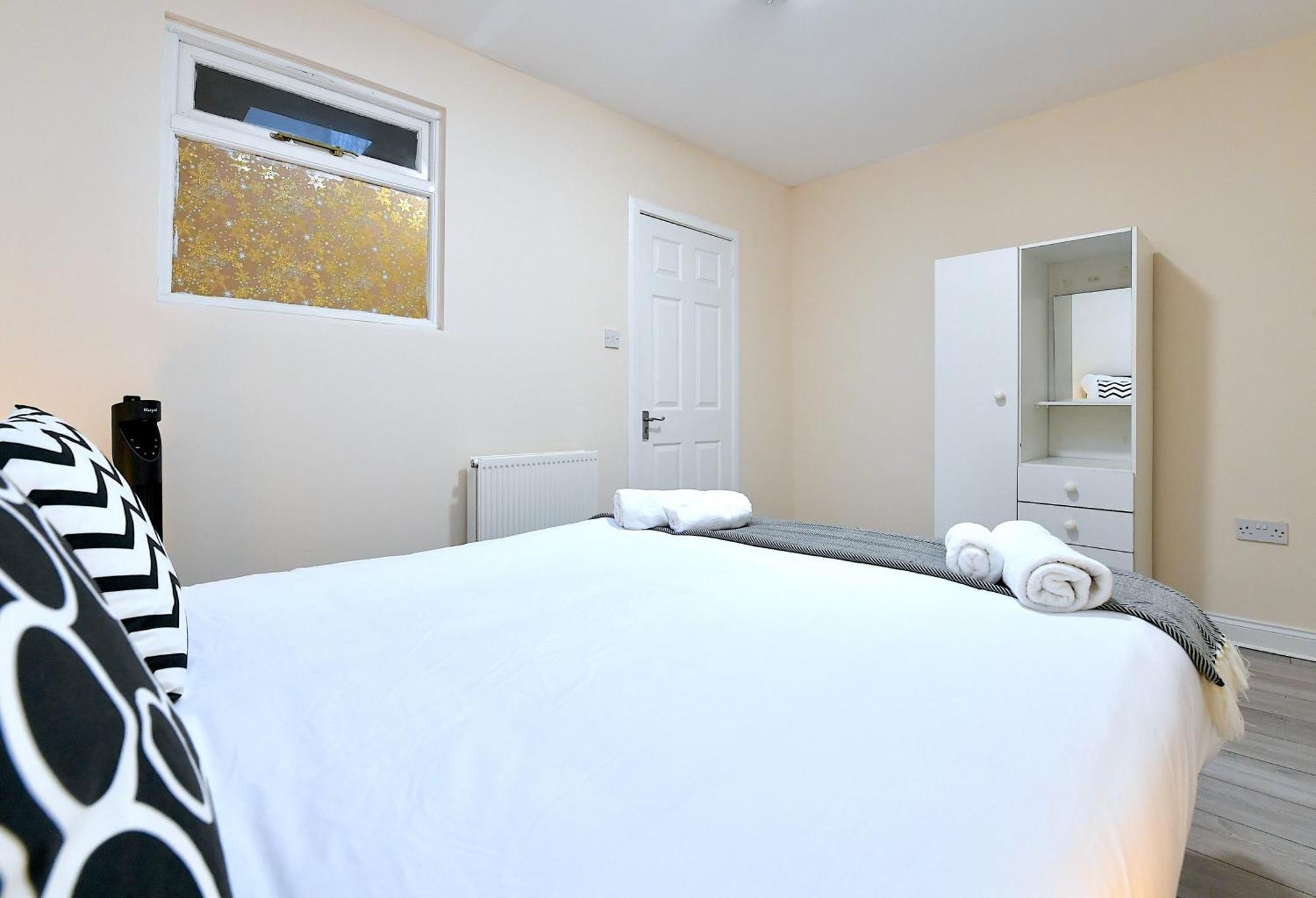 In Tottenham Apartment *