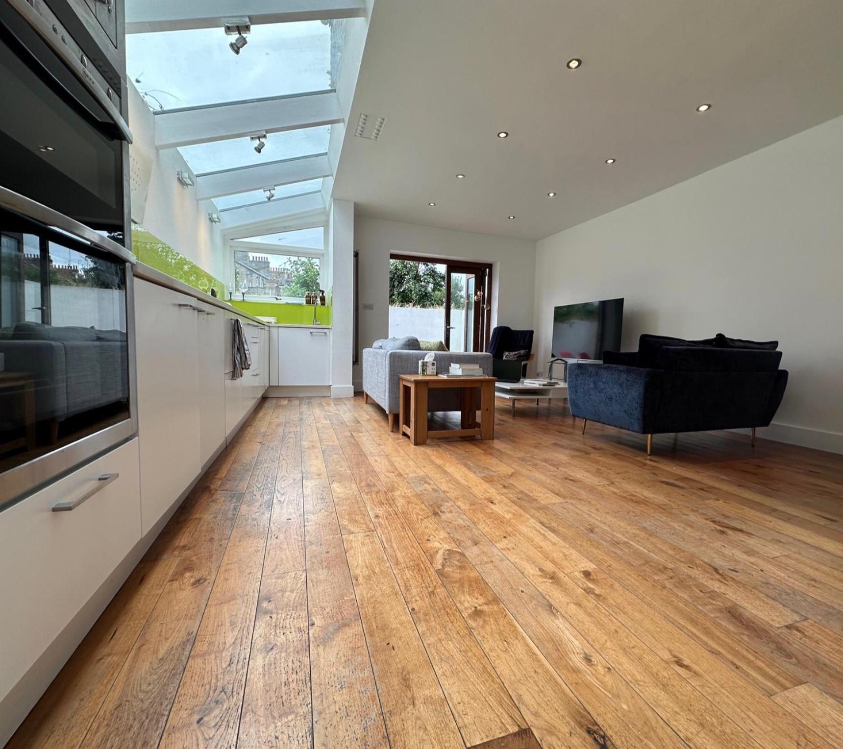 Stunning 3 Bed Appartement *