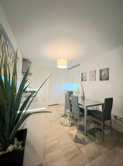 Oasis Stunning 1 Bed In Battersea Apartment *
