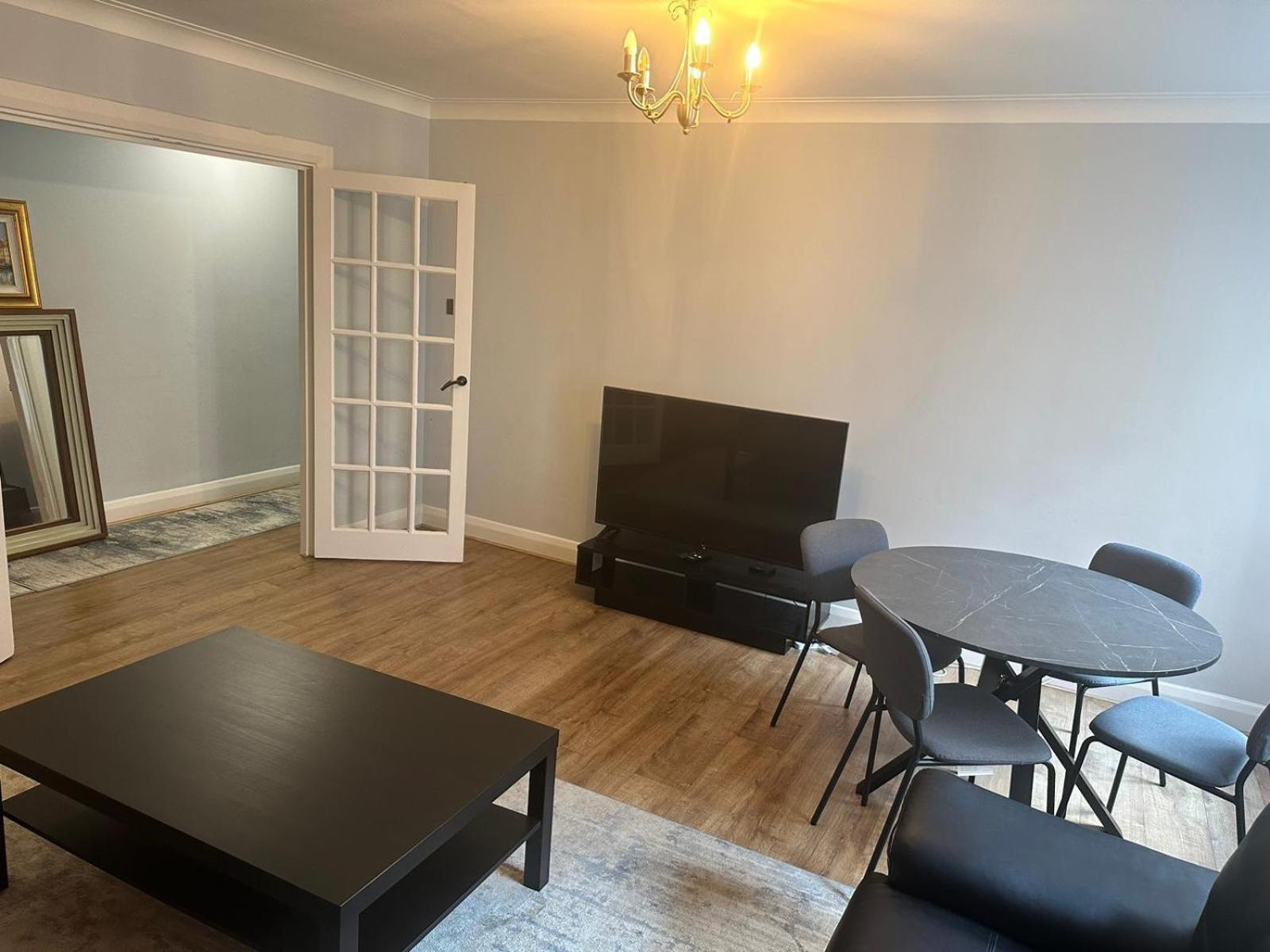 Spacious 2 Bed Flat Londra