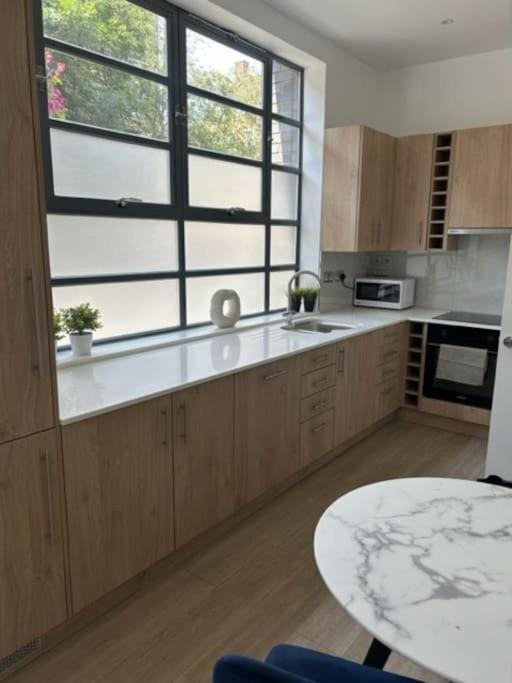 Stylish Spacious Studio, London- Zone 1 * Londra