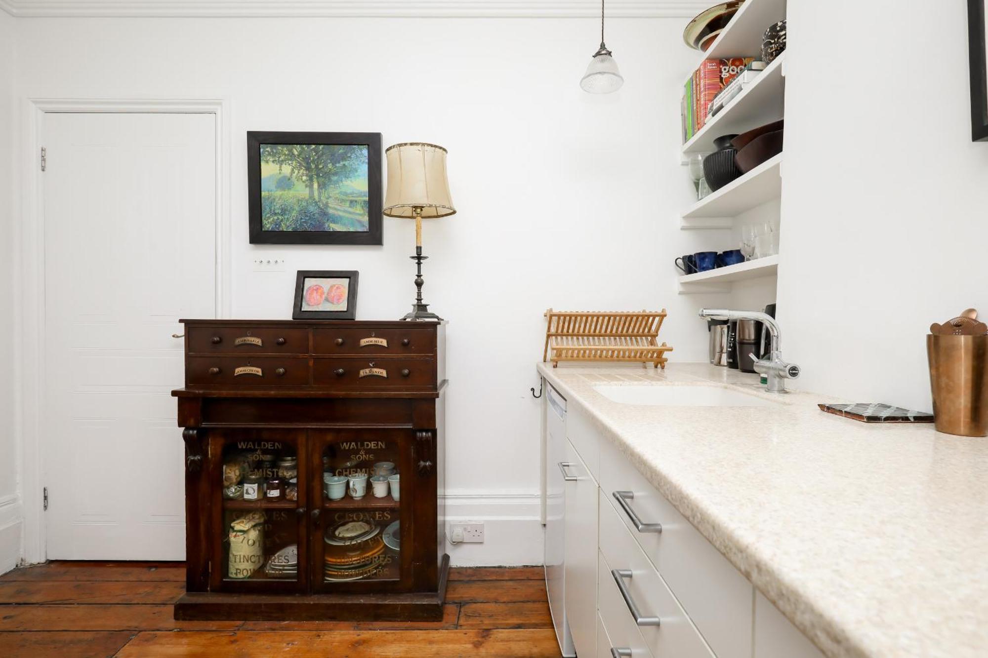 Charming West End In Peaceful Fitzrovia Apartment