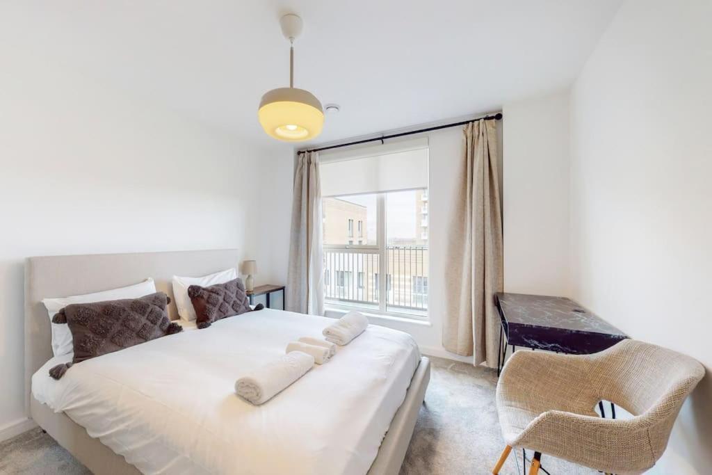 Modernistic 2 Bed - 2 Bath Flat Near Londen