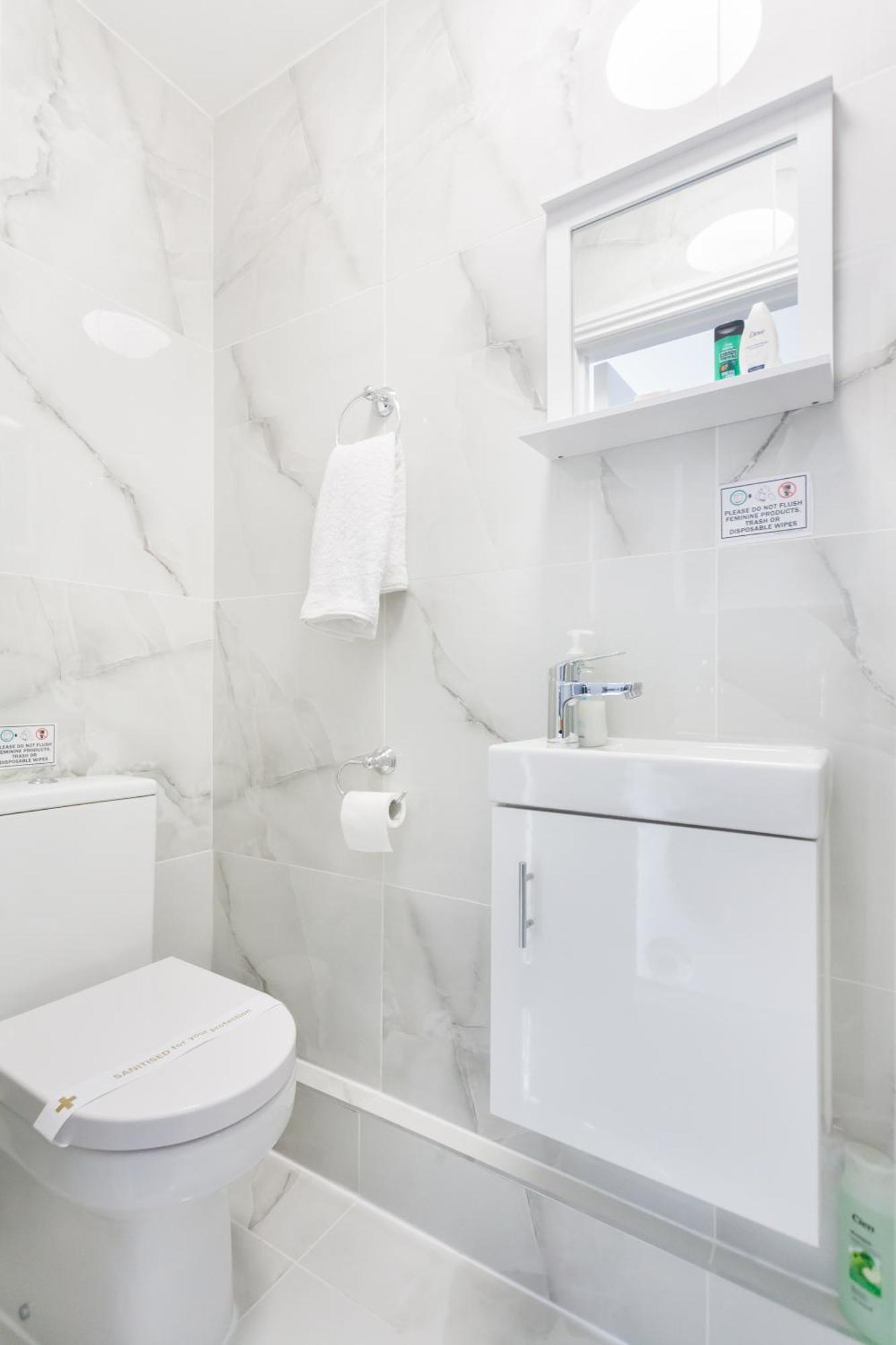 Studio9 - Next To Emirates Stadium - Budget With Shared Bathroom Guest house London