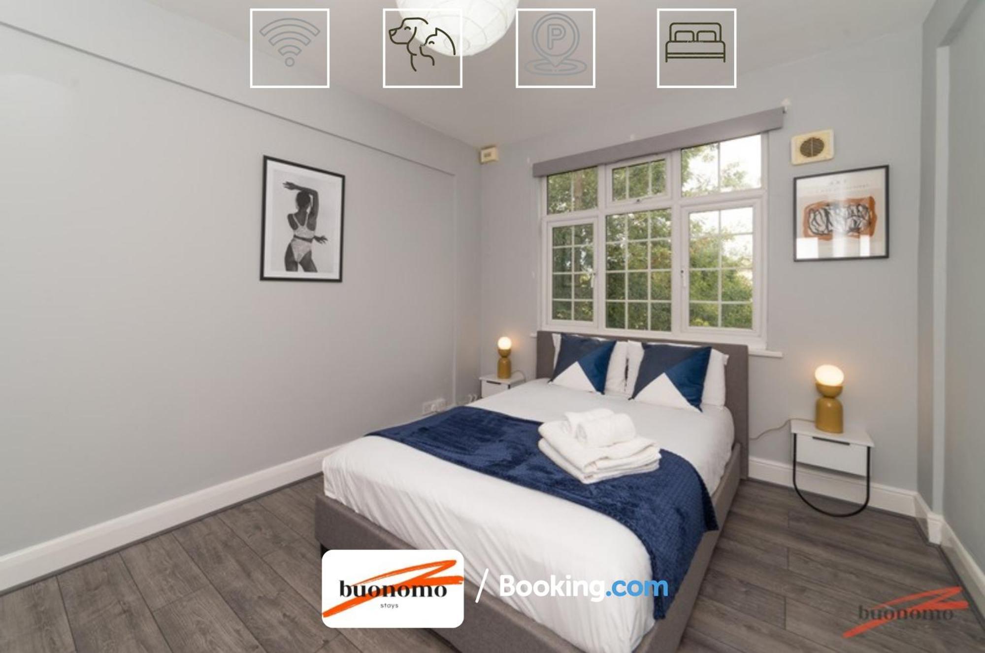 Two Bedroom By Buonomo Short Lets & Serviced With Balcony Appartement Londres