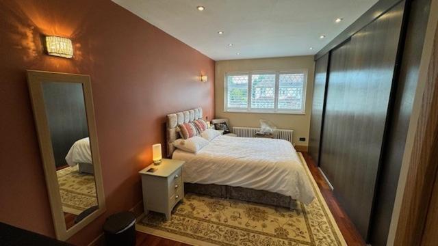 Stunning Double Bedroom Greenwich With Private Bathroom Alloggio in famiglia *