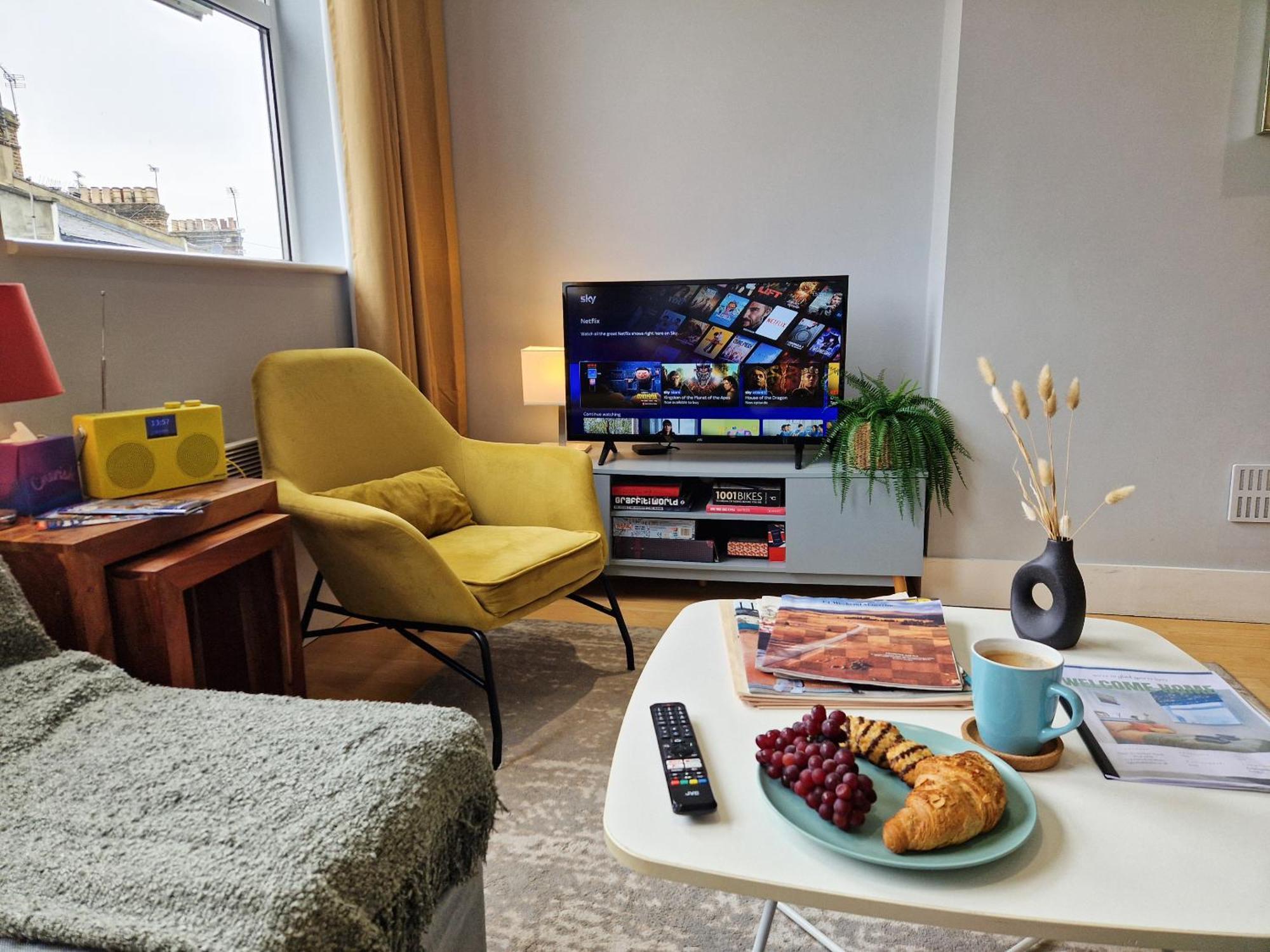 1-bed Apartment, Close To Kensington Olympia With Free Wi-fi & Netflix Londra