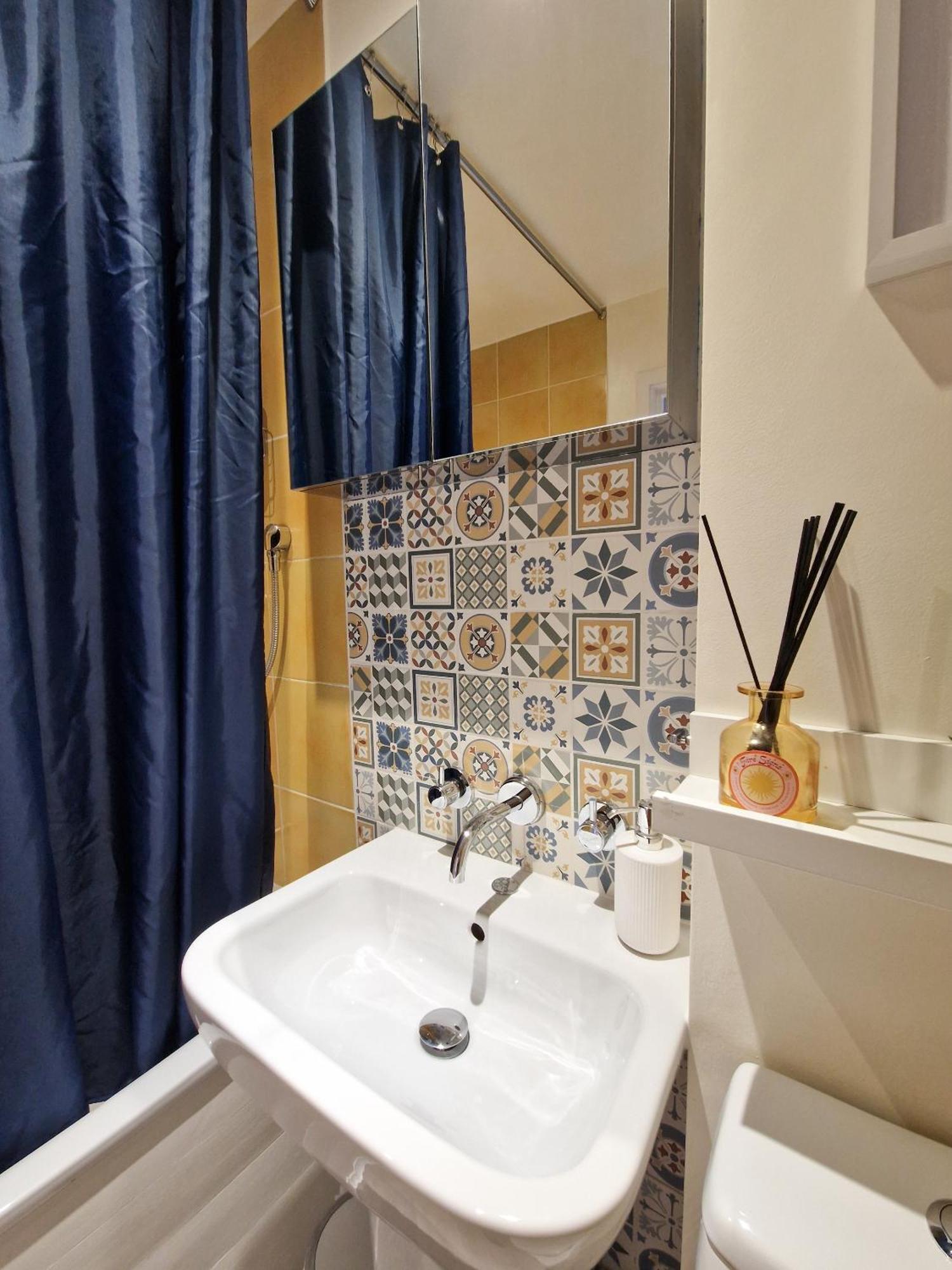 Appartamento 1-bed Apartment, Close To Kensington Olympia With Free Wi-fi & Netflix *
