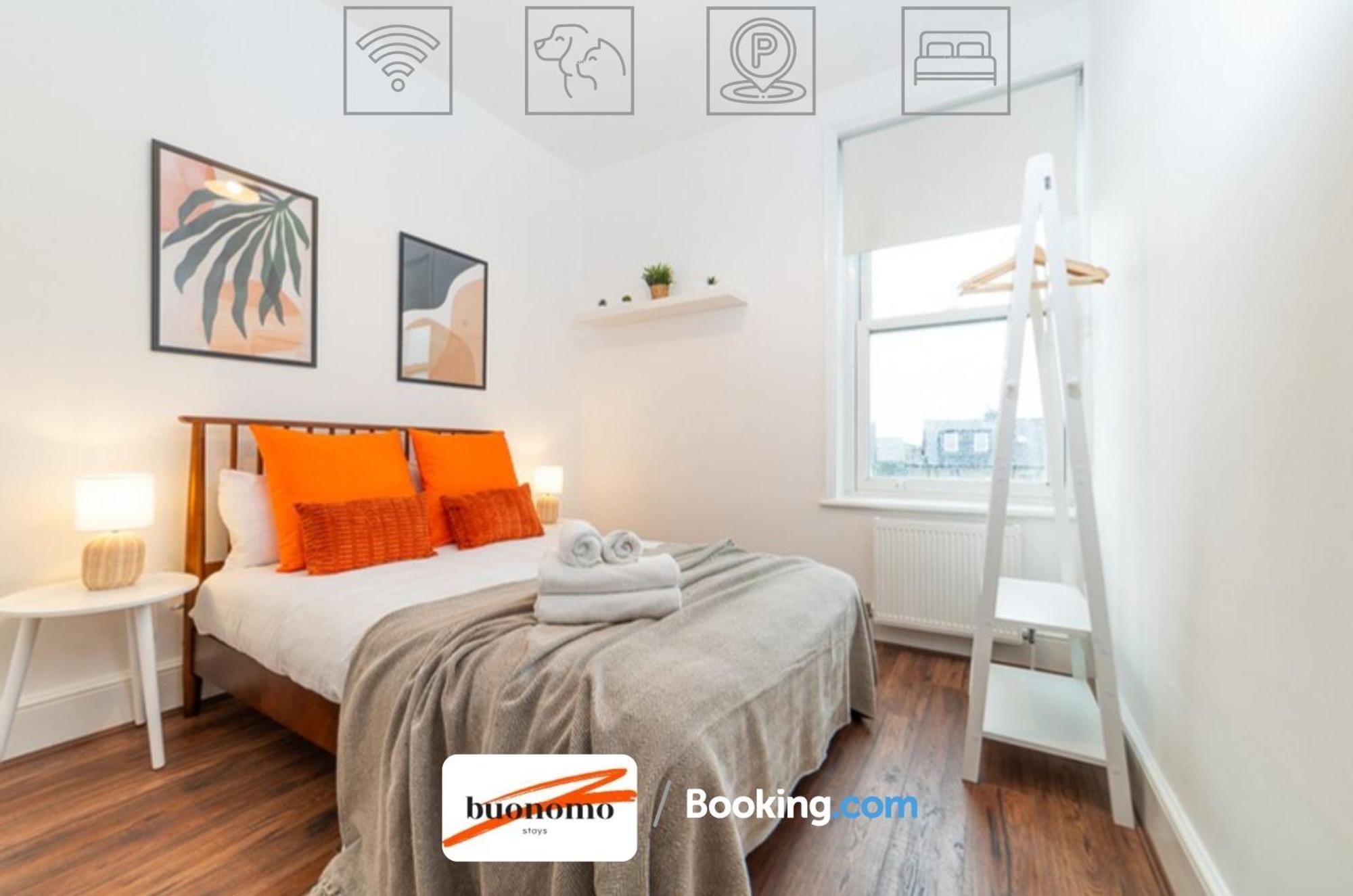 Three Bedroom At Buonomo Short Lets & Serviced Close To Wimbledon Tennis Courts Apartment *