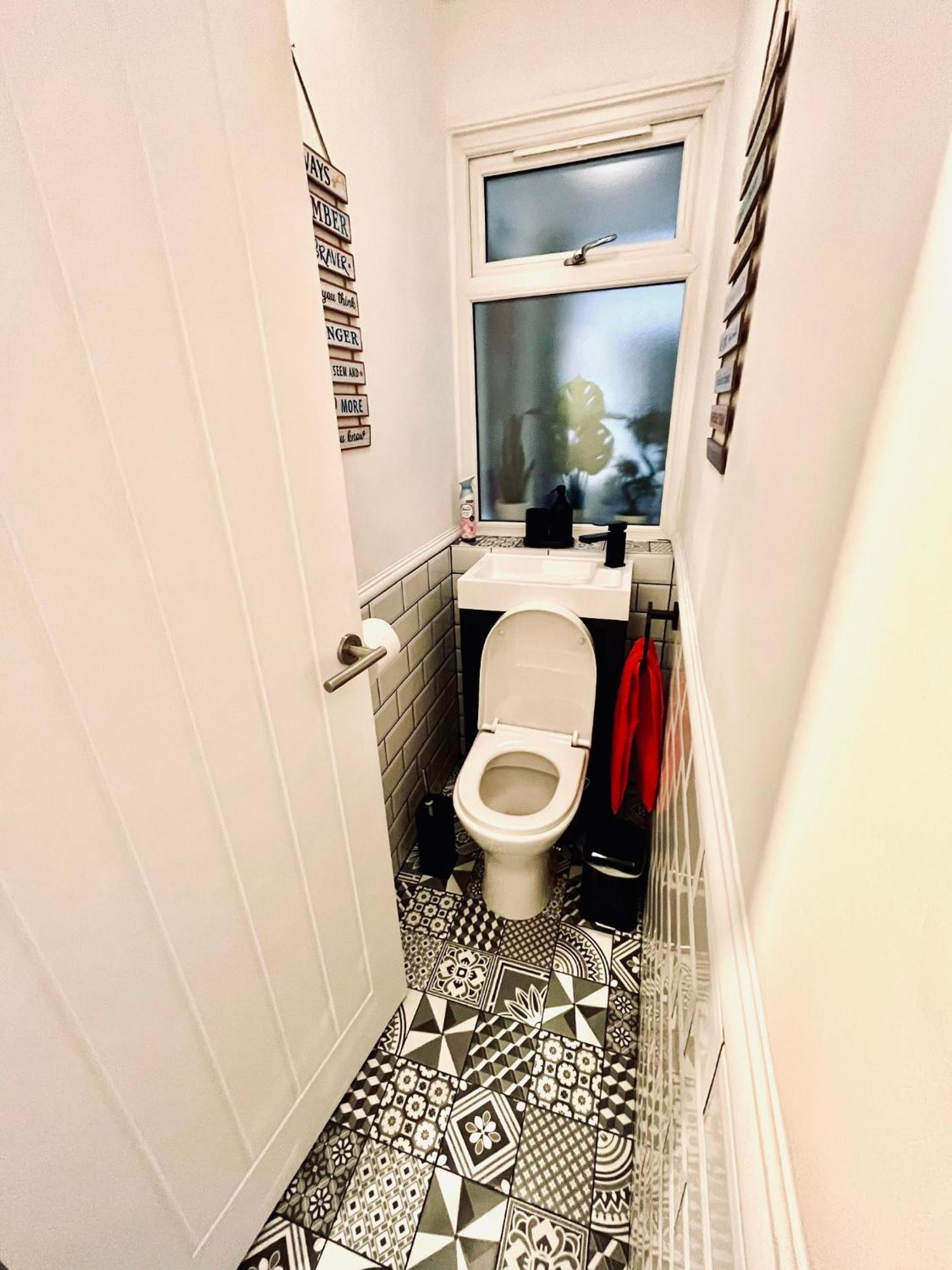 Lejlighed Newly Refurbished ,chic, Attractive 3 Bedroom Flat London